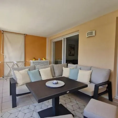Beau T3 Avec Terrasse Au Grand Parc Appartement Fréjus